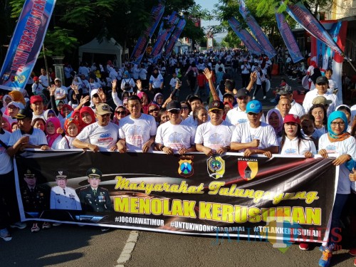 Para peserta olah raga padati jalan Alun-Alun Tulungagung (Foto : Anang Basso / TulungagungTIMES)