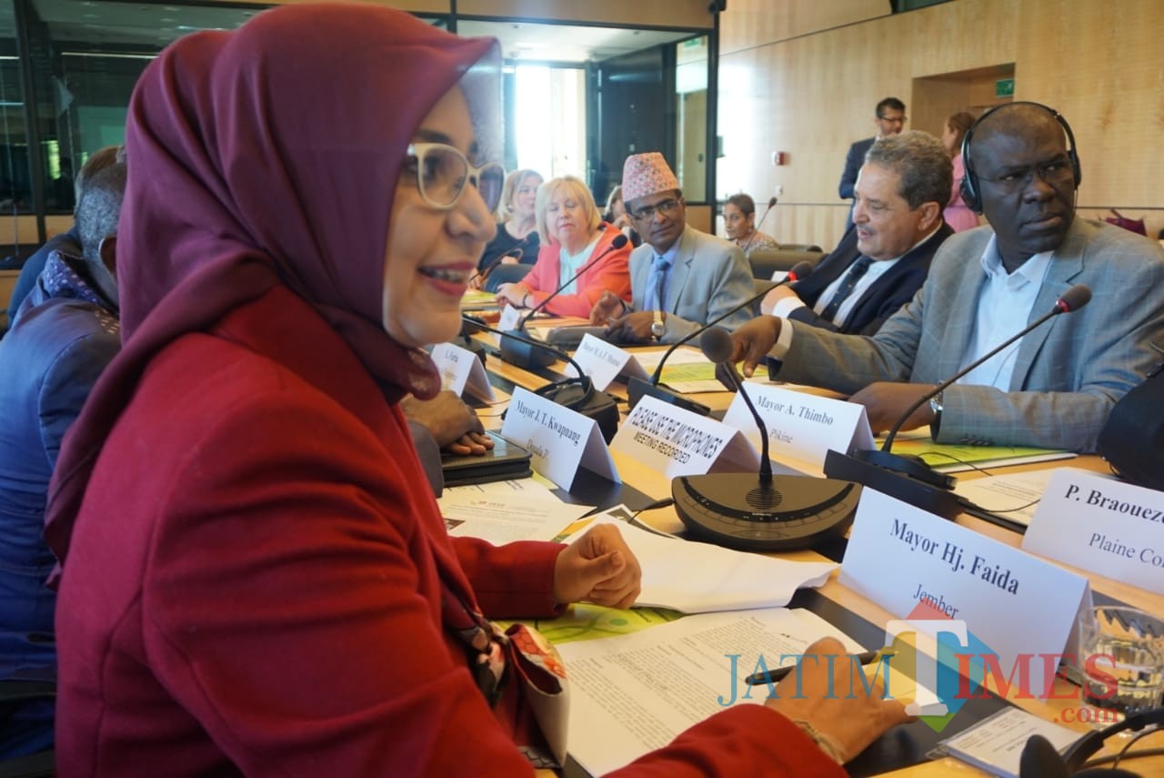 Bupati Jember dr. Hj. Faida MMR saat memberikan materi di forum pertemuan PBB bersama delegasi berbagai negara di dunia (foto : istimewa / Jatim TIMES)