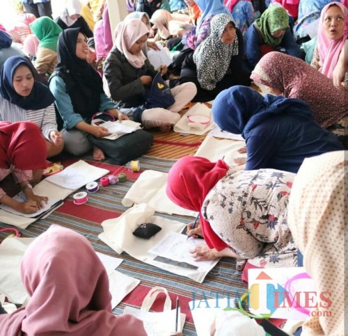 Peserta menyulam yang digelar Dinas Pendidikan Kabupaten Malang bersama LPK Ganesha. (Disdik for MalangTIMES)