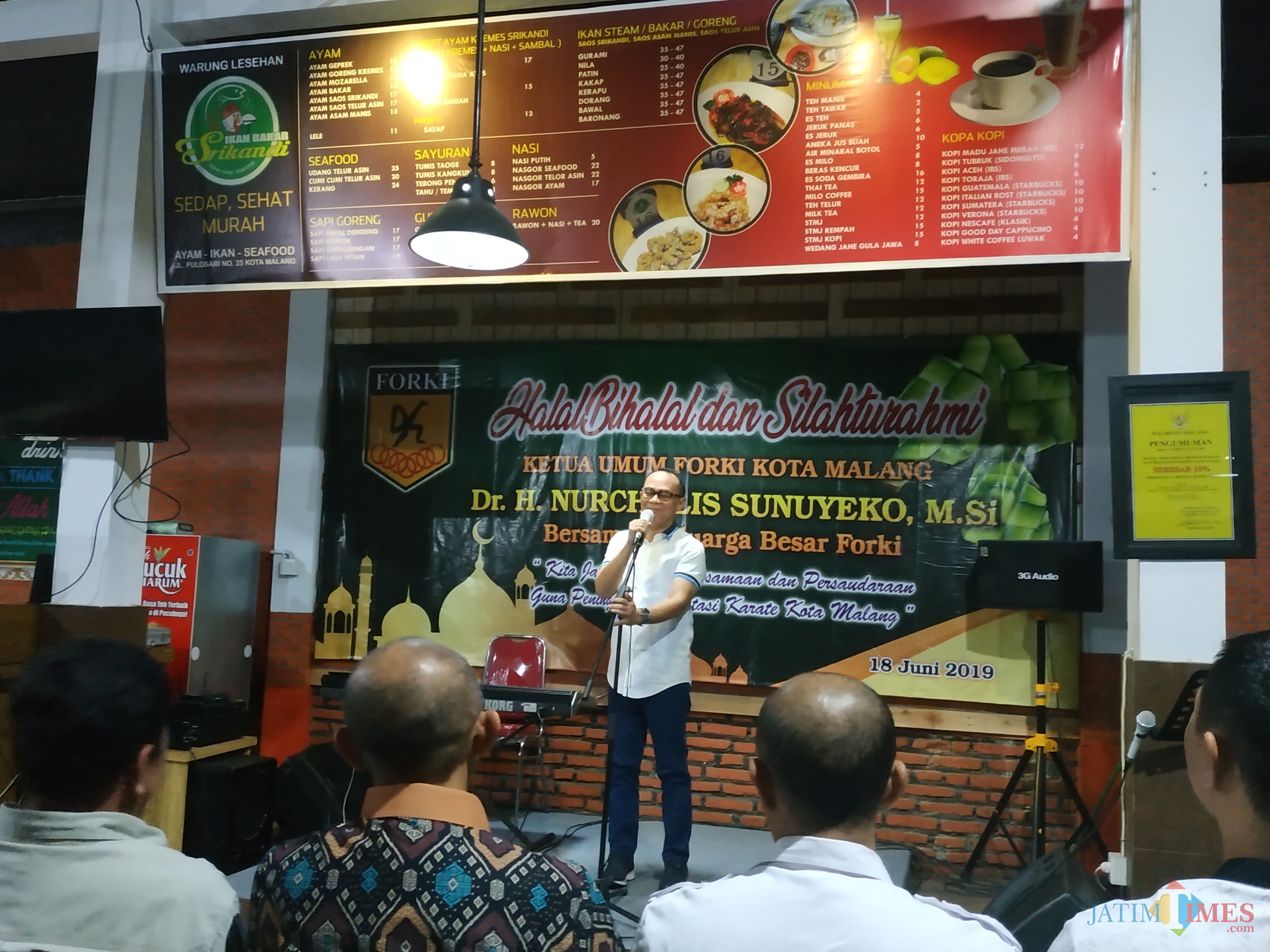 Ketua Umum Forki Kota Malang Nurcholis Sunuyeko saat memberikan sambutan dalam acara halalbihalal dengan KONI Kota Malang dan cabang olahraga. (Hendra Saputra)