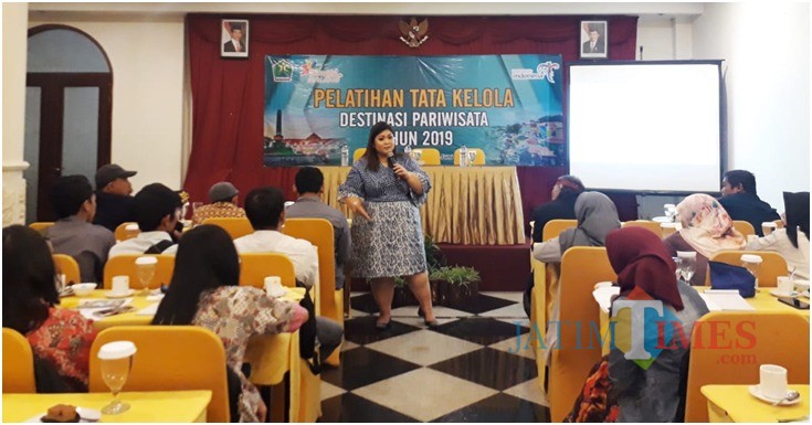 Maulina Pia Wulandari saat mengisi pelatihan tata kelola destinasi pariwisata. (Foto : Istimewa)