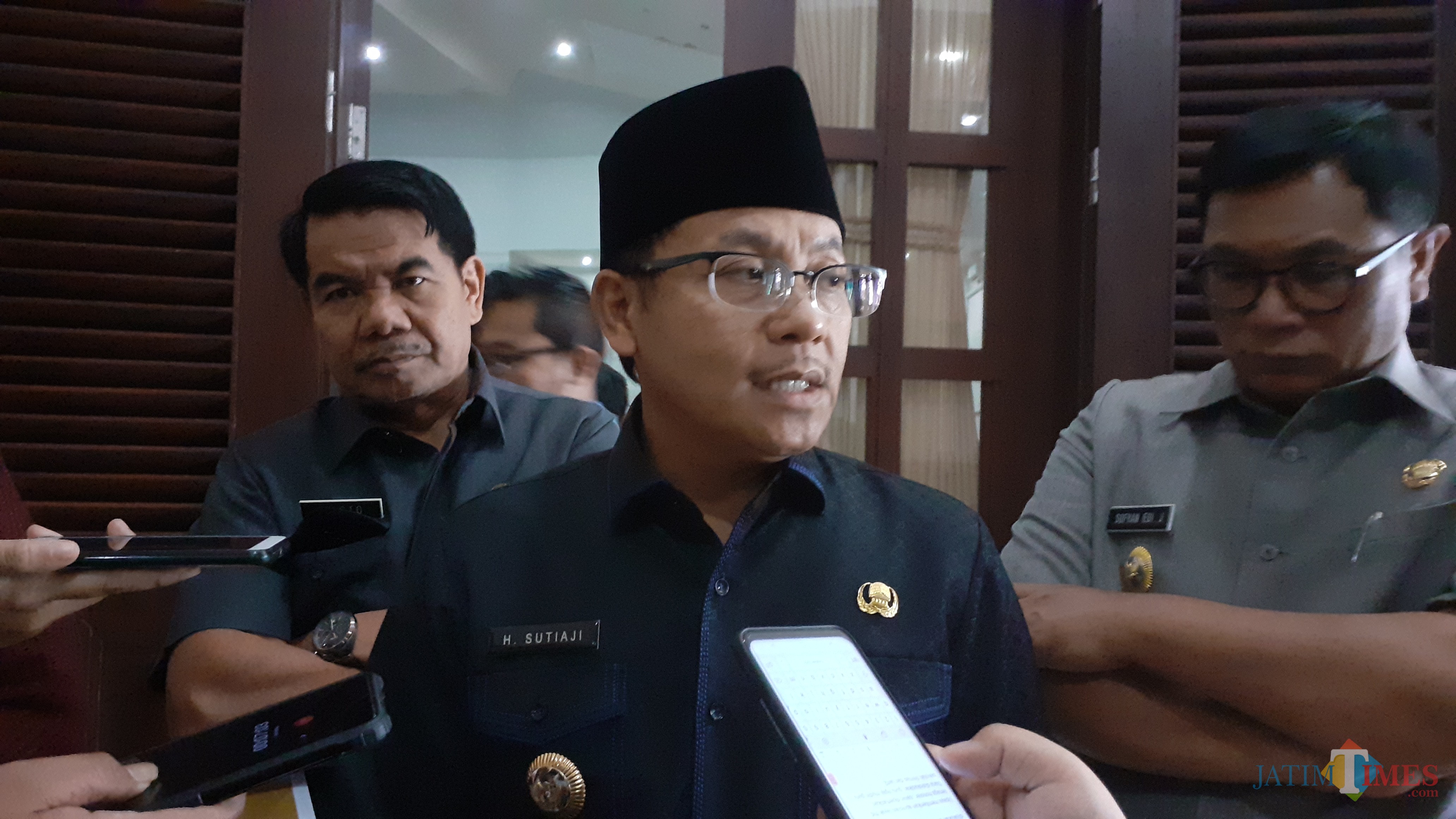 Wali Kota Malang Sutiaji (kenakan kacamata) (Pipit Anggraeni/MalangTIMES).