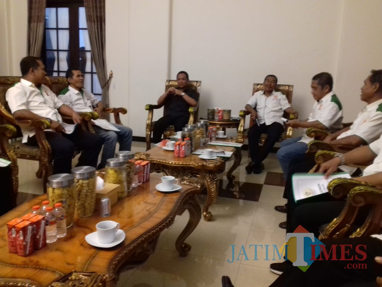 Pertemuan Pengurus KONI Lumajang dengan Bupati H. Thoriqul Haq (Foto Doc Humas / Jatim TIMES)