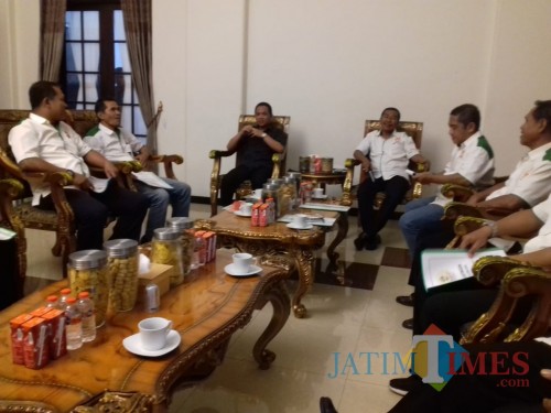 Pertemuan Pengurus KONI Lumajang dengan Bupati H. Thoriqul Haq (Foto Doc Humas / Jatim TIMES)