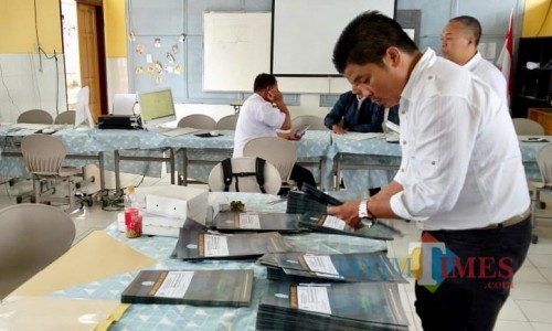 Suasana pendaftaran PPDB di SMPN 4 Batu. (Foto: Irsya Richa/MalangTIMES)
