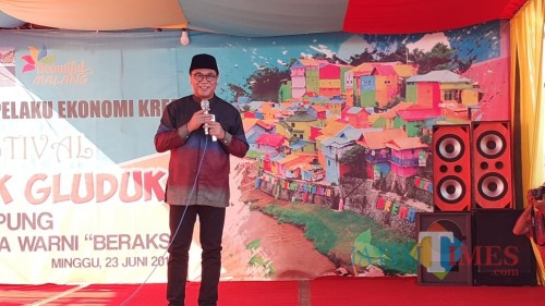 Wakil Wali Kota Malang Sofyan Edi Jarwoko saat membuka Festival Buk Gluduk, Minggu (23/6/2019) (Pipit Anggraeni/MalangTIMES).