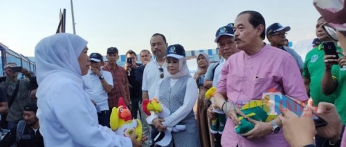 Gubernur Jatim Khofifah ketika sidak ke Stadion Lamongan