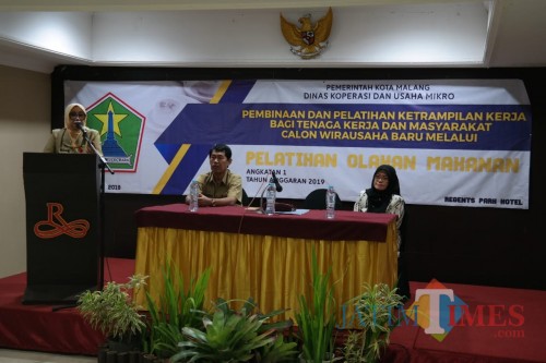 Pembinaan dan Pelatihan Keterampilan Kerja Bagi Tenaga Kerja dan Masyarakat Calon Wirausaha Baru Melalui Pelatihan Olahan Makanan (Pipit Anggraeni/MalangTIMES).