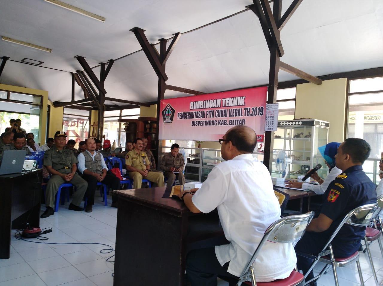 Acara bimbingan teknik "Pemberantasan Rokok Ilegal" yang digelar Disperindag Pemkab Blitar.(Foto : Team BlitarTIMES)