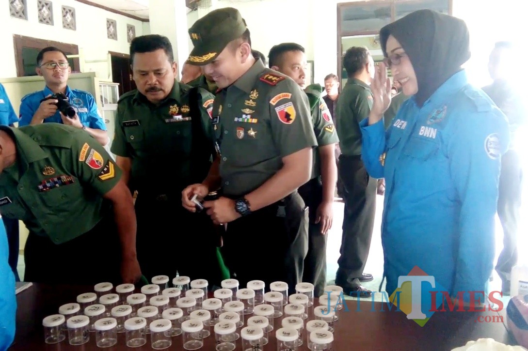 Suasana pelaksanaan Sosialisasi P4GN dan tes urine yang digelar Kodim 0809 Kediri bersama BNN Kabupaten Kediri (Foto: Bambang Setioko/JatimTIMES)
