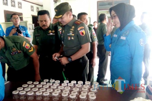Suasana pelaksanaan Sosialisasi P4GN dan tes urine yang digelar Kodim 0809 Kediri bersama BNN Kabupaten Kediri (Foto: Bambang Setioko/JatimTIMES)