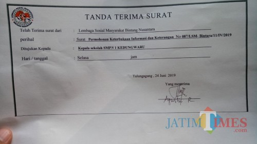 Tanda terima surat yang dikirim LSM Bintara ke SMP Negeri 1 Kedungwaru / Foto : Istimewa / Tulungagung TIMES