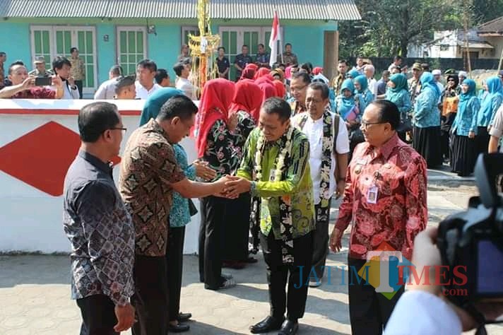 Bupati dan Wakil Bupati Blitar saat menyambut kedatangan tim penilai lomba desa tingkat provinsi.(Foto : Team BlitarTIMES)
