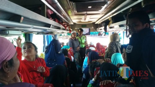 Giat cipta kondisi Polres Malang dalam antisipasi keberangkatan warga ke Jakarta di pintu masuk tol Mapan (Humas Polres Malang for MalangTIMES)