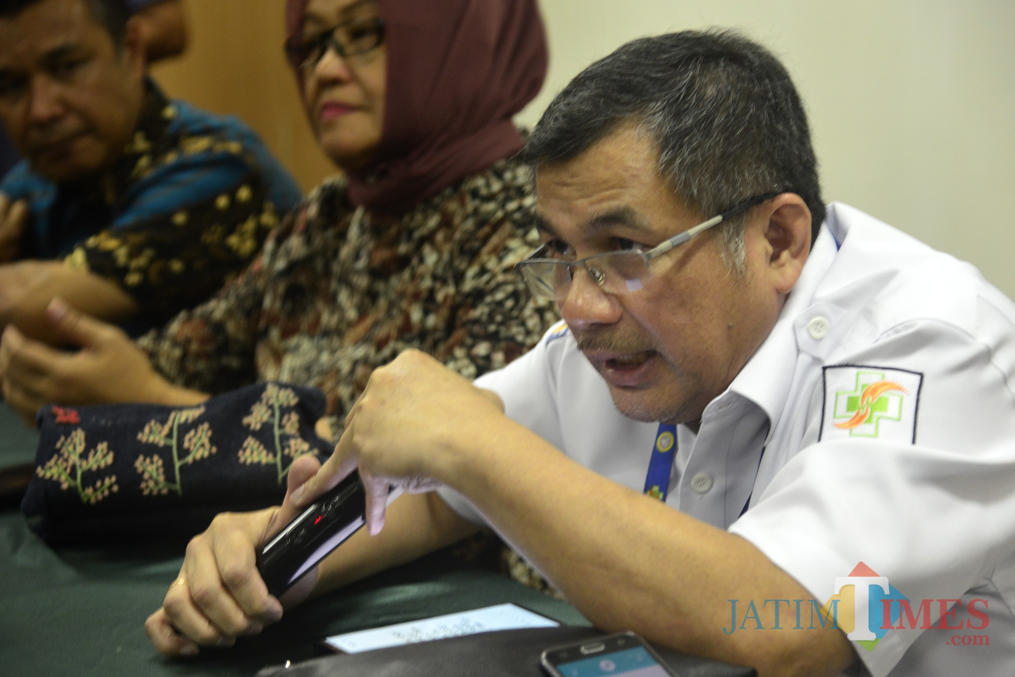 Kepala Humas RSUD Dr Soetomo Surabaya, Dr Pesta Parulian saat memberikan keterangan