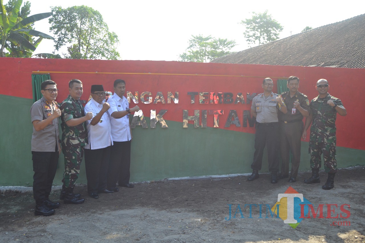 Peresmian lapangan tembak Badak Hitam.(Foto : Team BlitarTIMES)