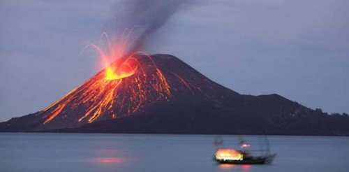Meletusnya Gunung Krakatau. (istimewa)