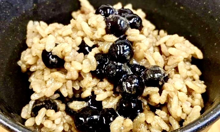 Nasi yang terlah dimasak dengan bubble tea. (Foto: istimewa)