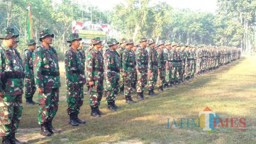 Dandim 0808/Blitar membuka giat Pra TMMD di Desa Karangbendo.(Foto : Team BlitarTIMES)