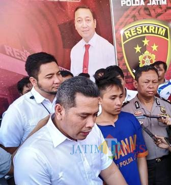 Tersangka Nur Hidayat ketika diamankan polisi