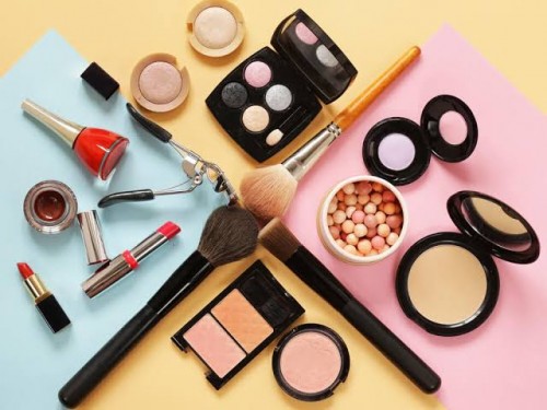 Beragam produk makeup. Namun, harus tahu apakah produk ini kedaluwarsa atau tidak.(Foto: istimewa)