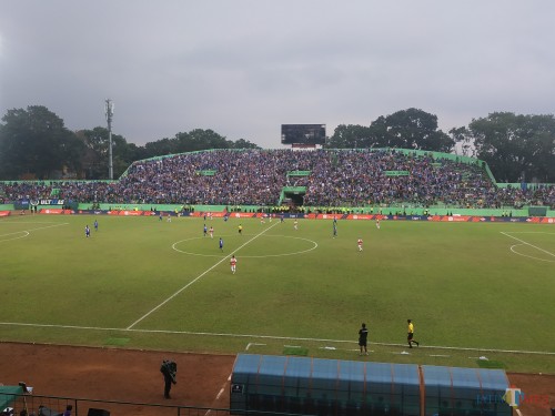 Suasana pertandingan Arema FC vs Persipura (Hendra Saputra)