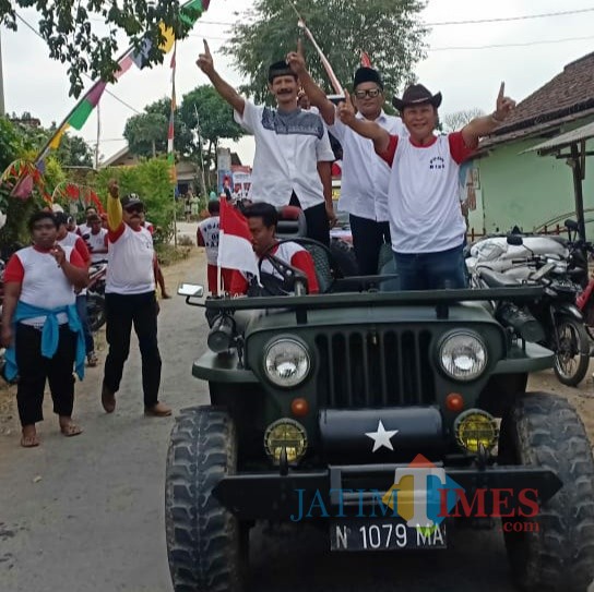 Trimo Wododo SH beserta 500 an kader kampanye dengan keliling desa Pojok Campurdarat / Foto : Anang Basso / Tulungagung TIMES