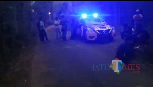 Batas kendaraan masuk lokasi gunung Piramid Desa Tegal Tengah dijaga polisi