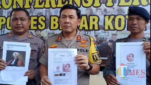 Polisi menunjukkan postingan pelaku Aida Konveksi.