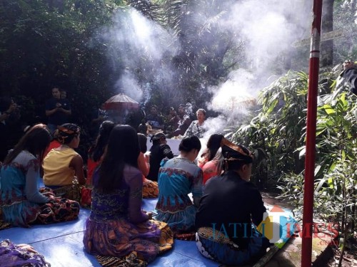 Tradisi ulur-ulur diperingati empat desa di sekitar Telaga Buret Campurdarat / Foto : Istimewa / Tulungagung TIMES