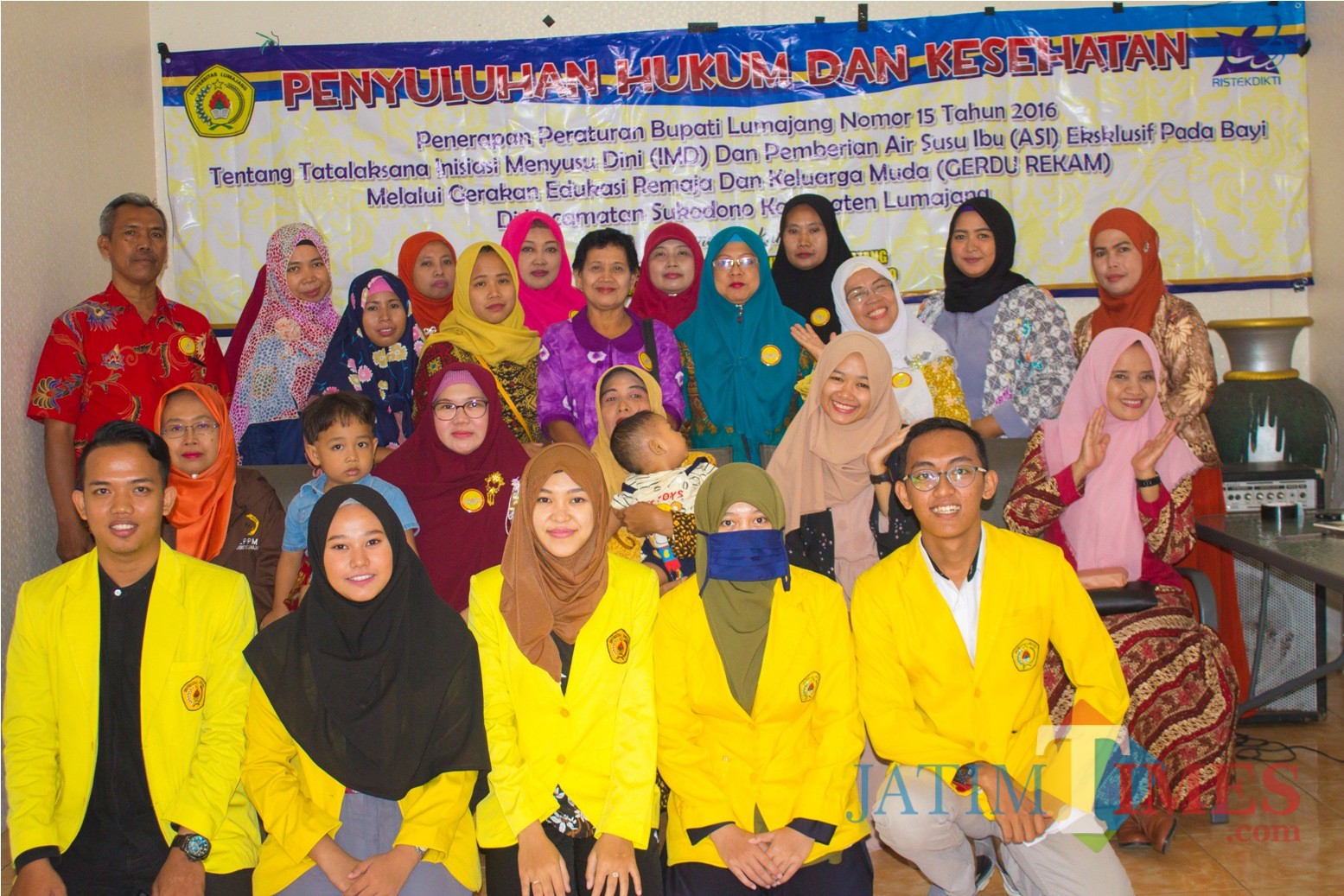 Kegiatan Mahasiswa Universitas Lumajang di desa Selok Besuki Kecamatan Sukodono (Foto : Moch. R. Abdul Fatah / Jatim TIMES)