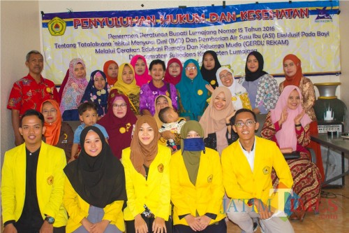 Kegiatan Mahasiswa Universitas Lumajang di desa Selok Besuki Kecamatan Sukodono (Foto : Moch. R. Abdul Fatah / Jatim TIMES)