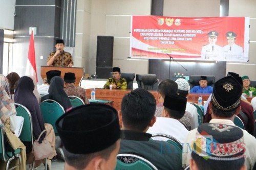 Beberapa peserta seleksi dan pembinaan kafilah MTQ di aula diklat Pemkab Jember. (foto : istimewa / Jatim TIMES)