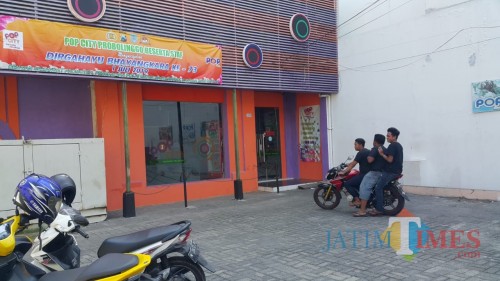 Tempat hiburan malam karaoke keluarga Pop City, lengang setelah dilarang beroperasi (Agus Salam/Jatim TIMES)
