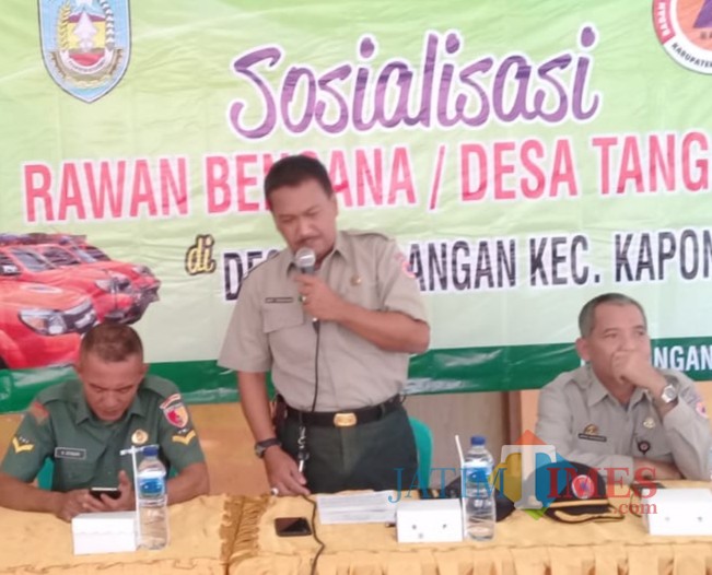 Gatot saat sosialisasi Rawan Bencana Desa Tangguh (Foto: Sony Haryono/ SitubondoTIMES)