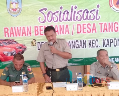 Gatot saat sosialisasi Rawan Bencana Desa Tangguh (Foto: Sony Haryono/ SitubondoTIMES)