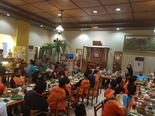 Wakil Bupati Lumajang ajak atlit Porprov para atlit Lumajang di Porprov Gresik (Foto : Moch. R. Abdul Fatah / Jatim TIMES)