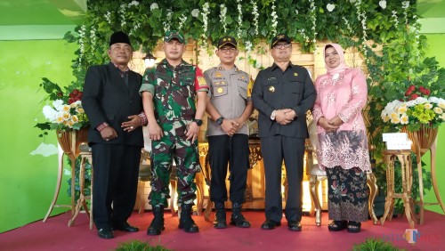 Kapolres Tulungagung, AKBP Topik Sukendar (tengah) (foto : joko pramono/jatimtimes)