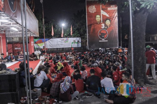 Mimbar bebas yang digelar di kantor DPC PDIP Surabaya