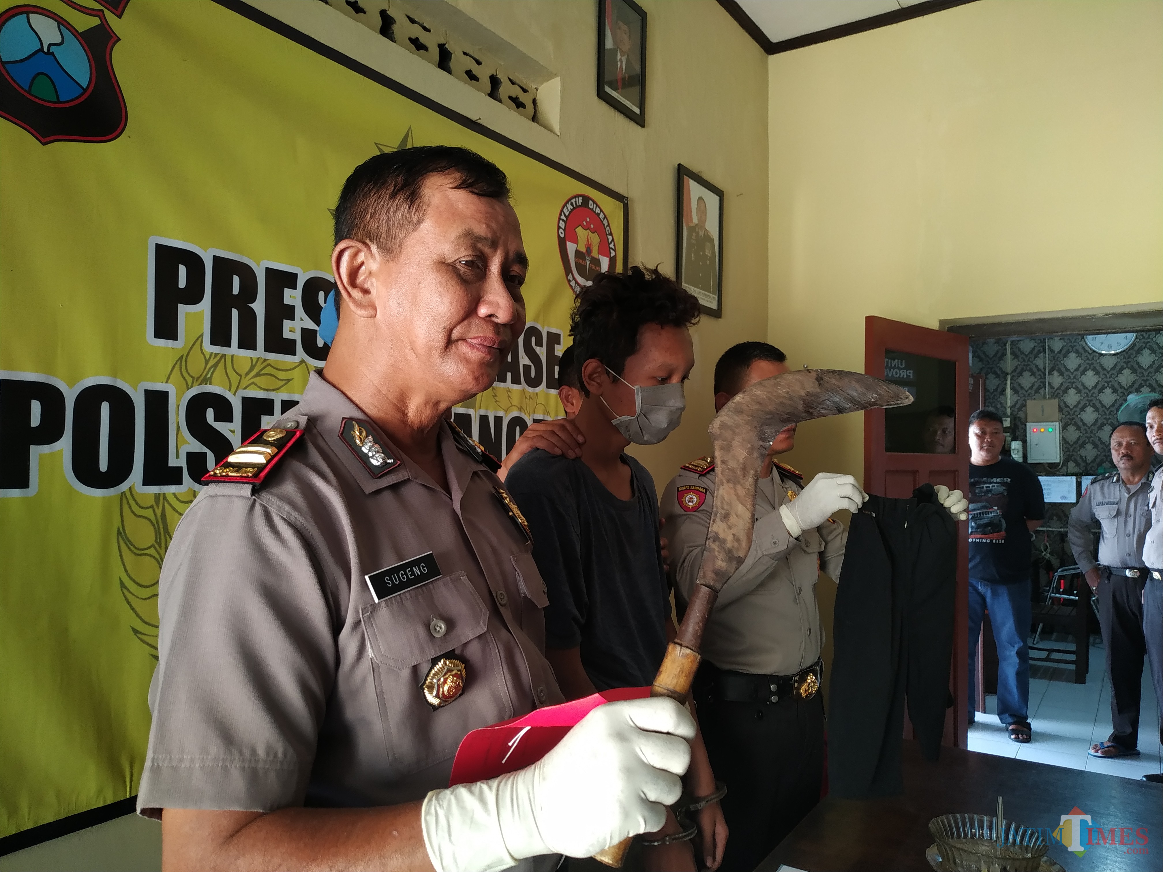 Polsek Karangrejo gelar rilis pembacokan ibu muda di Gedangan / Foto : Anang Basso / Tulungagung TIMES