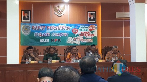 Rapat Persiapan road show bus KPK dipimpin wakil Wali Kota Probolinggop (Agus Salam/Jatim TIMES)