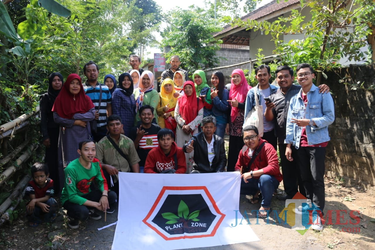 UMKM Blitar Raya saat kunjungan ke Plant Zone.(Foto : Malik Naharul/BlitarTIMES)