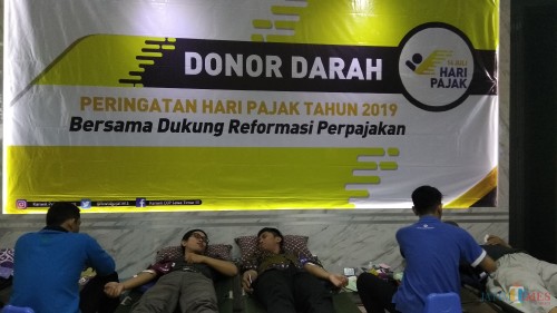 Kegiatan donor darah sebagai rangkaian Pekan Pajak di Kantor Kanwil DJP Jatim III di Kota Malang. (Foto: Nurlayla Ratri/MalangTIMES)