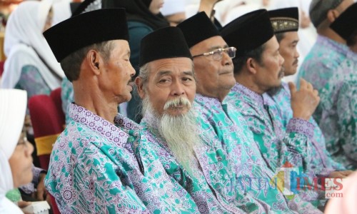 Para CJH saat dilepas Wali Kota Batu Dewanti Rumpoko di Graha Pancasila, Balai Kota Among Tani, Jumat (12/7/2019).