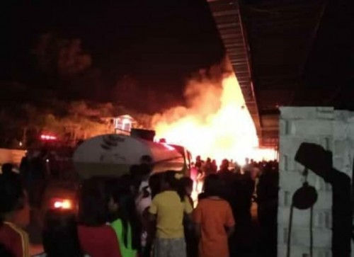 Tampak Kobaran api Lalap pabrik Triplek di Banaran / Foto : Istimewa / Tulungagung TIMES