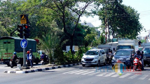 Trafich Light yang dilengkapi dengan CCTV