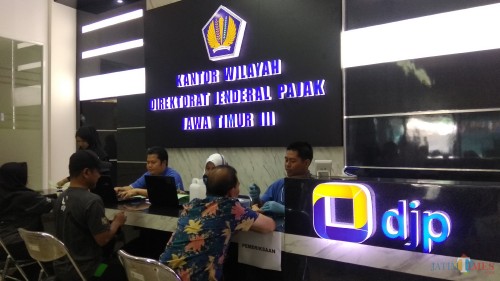 Pelayanan pembayaran pajak di Kantor Wilayah DJP Jatim III di Kota Malang. (Foto: Nurlayla Ratri/MalangTIMES)