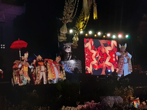 Pertunjukan kisah perjalanan Prabu Lasem dari tim Kesenian Bali Sanggar Paripurna dalam Festival Panji Nusantara 2019 (Arifina Cahyanti Firdausi/MalangTIMES)