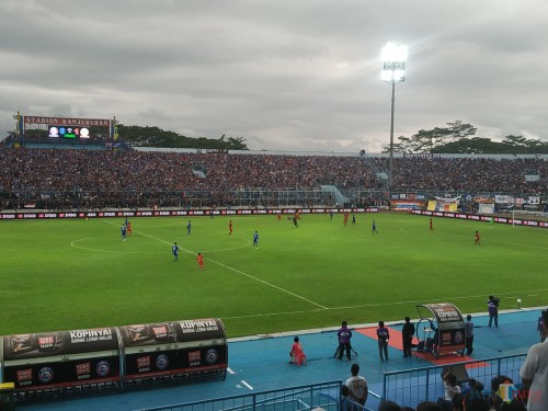 Arema FC ketika bermain di Stadion Kanjuruhan. (Hendra Saputra)