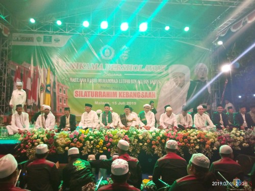 Suasana meriah pada acara Unikama Bersholawat. (Anggara Sudiongko/MalangTIMES)
